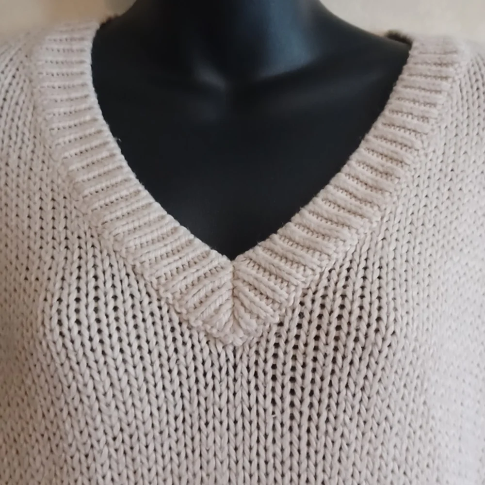 Pink Victorias Secret sweater. Size small. Oatmeal colored v neck cableknit type